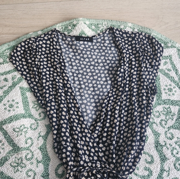 Daisy wrap dress - Picture 10 of 12